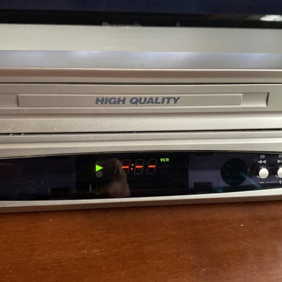 JVC Hi-Fi 4 Head VCR HR-J693U VHS No Remote - Picture 4 of 12